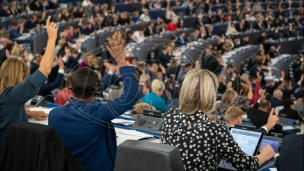 Poslanici stižu uoči izbora 